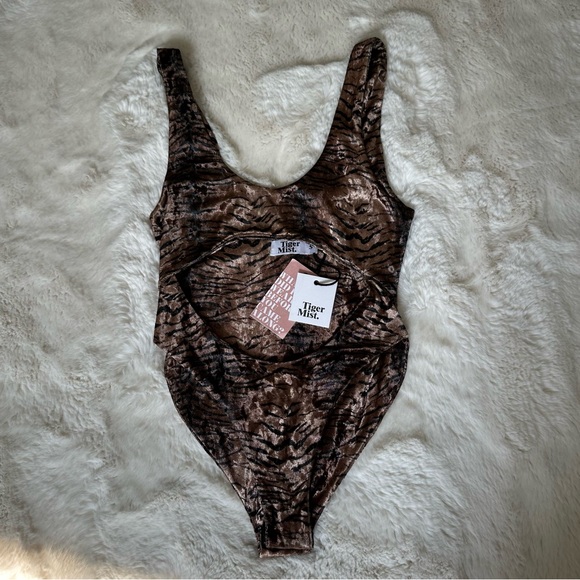 NWT Tiger Mist size s Nala Bodysuit velvet tiger print bodysuit with cut out - Picture 1 of 13